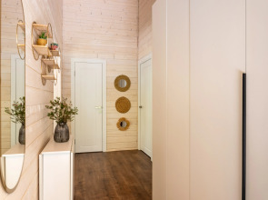 Частный дом в еловом лесу