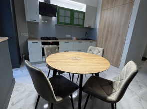 Квартира Просторная Недалеко от Центра с Парковкой