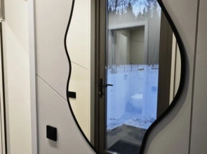 Частный дом с камином и потрясающим видом на лес