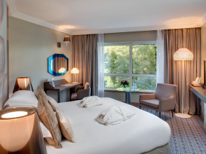 Отель Vichy Spa Hôtel Les Célestins