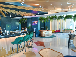 Апартаменты Дизайнерские с бассейном и морем вместимостью от 1 до 3 гостей от собственника