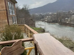 Частный дом с баней бассейном и мангалом на берегу реки