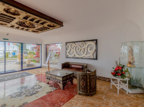 Апарт-Отель Grand Muthu Oura View Beach Club