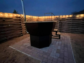 Частный дом Уютный у Реки с Чаном в Современном Стиле