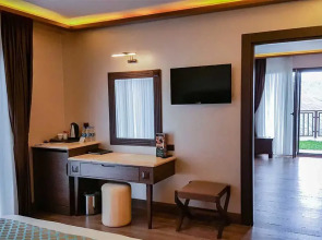 Курортный отель Sera Lake Resort