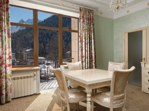 Домбай Пэлас