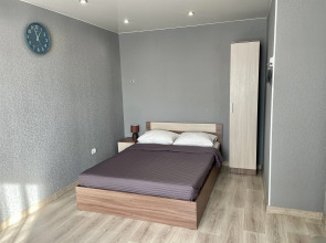 Квартира с видом на сопку с телевышкой На Сутки