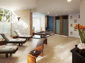 Отель Residences at the Fives