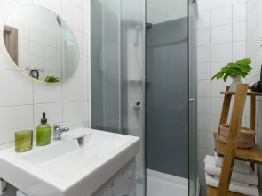 Апартаменты ApartHause с кофемашиной  рабочим местом и стильным дизайном