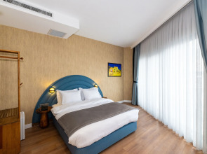 Nenessa Airport Hotel