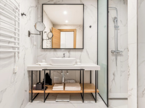 Lazure Hotel and Marina