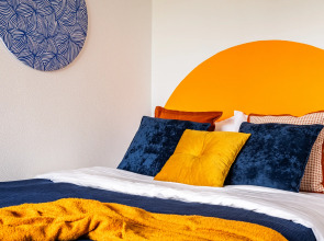 Квартира Яркая с балконом