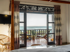 Курортный отель Ananthaya Beach