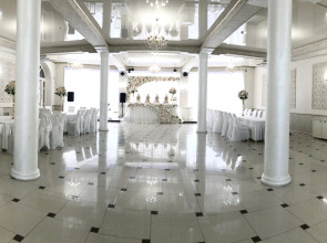 Моцарт Холл