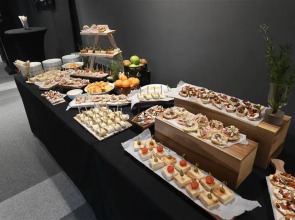 Отель Mona Plaza