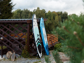 Частный дом у реки