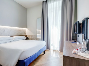 Отель Best Western Plus Hotel Plaza Napoli