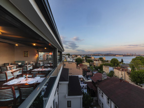 Отель The Triton