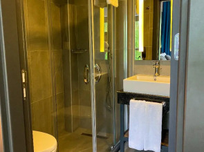 Отель Falcon 1511