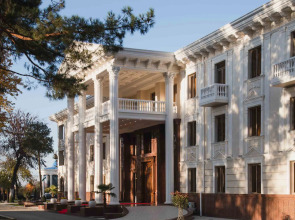 Отель Zarafshon Parkside Hotel