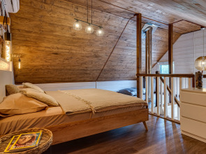 Частный дом с бaнeй на дpoвaх Harmony