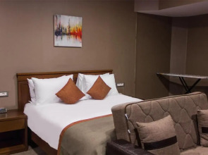 Parkside Hotel & Apartments