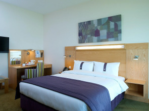 Holiday Inn Express Dubai Airport an IHG Hotel