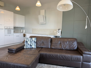 Квартира Волжский бриз Видовая 3-х комнатная на набережной в центре города