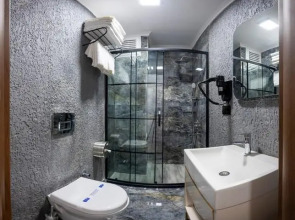 Luxury Airport Hotel by Zazzoni