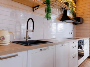 Частный дом Традиция отдыха - дом у озера c баней и купелью