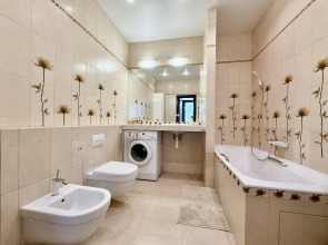 Квартира Волжский бриз Видовая 3-х комнатная на набережной в центре города