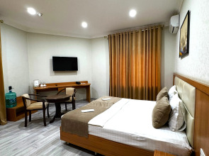 Отель The Moon Hotel