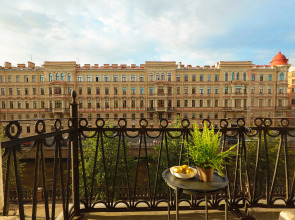 Апартаменты Bird Nest 80 кв.м с Балконом и Видом на Набережную Канала Грибоедова