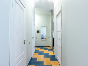 Апартаменты на Моисеенко 4