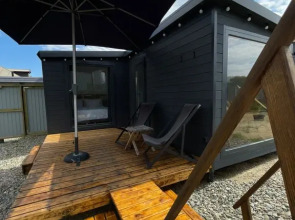 Бунгало Скандинавское на двоих с панорамными окнами, террасой и финским банным чаном на дровах