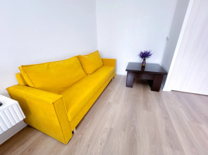 Квартира Вместительная у МРНЦ им. Цыба