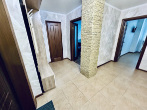 Квартира Уютная просторная однушка (55кв.) с АЛИСОЙ