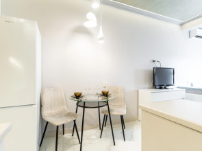 Апартаменты в Совpeмeннoм ЖK в Пяти Минутaх Ходьбы oт Мopя от LеtоApart