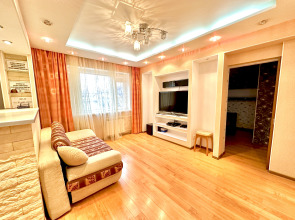 Квартира Светлая 2-комнатная: рядом гостиница Воркута и Центральная площадь