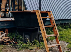 Шале А-фрейм с панорамным остеклением и террасой