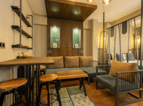 Апарт-отель  Cube Suites