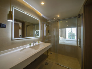 Отель Luxotel Aqaba Beach Resort & Spa Hotel