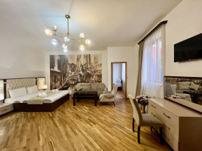 Отель Castle Family