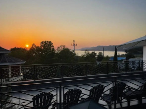 Апартаменты с видом на море и горы