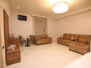 Отель Louvre Home