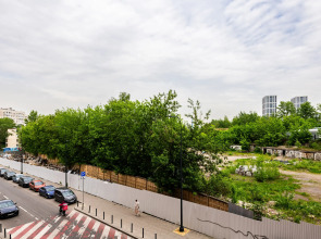 Квартира Яркая с балконом