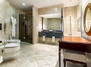 Royal Tulip Алматы