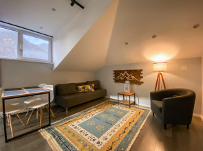 Квартира С Панорамным Видом на Озеро и Горы