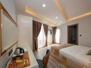 Luxury Airport Hotel by Zazzoni