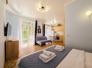 Квартира Студия на тихой улице с красивым фонтаном во дворе